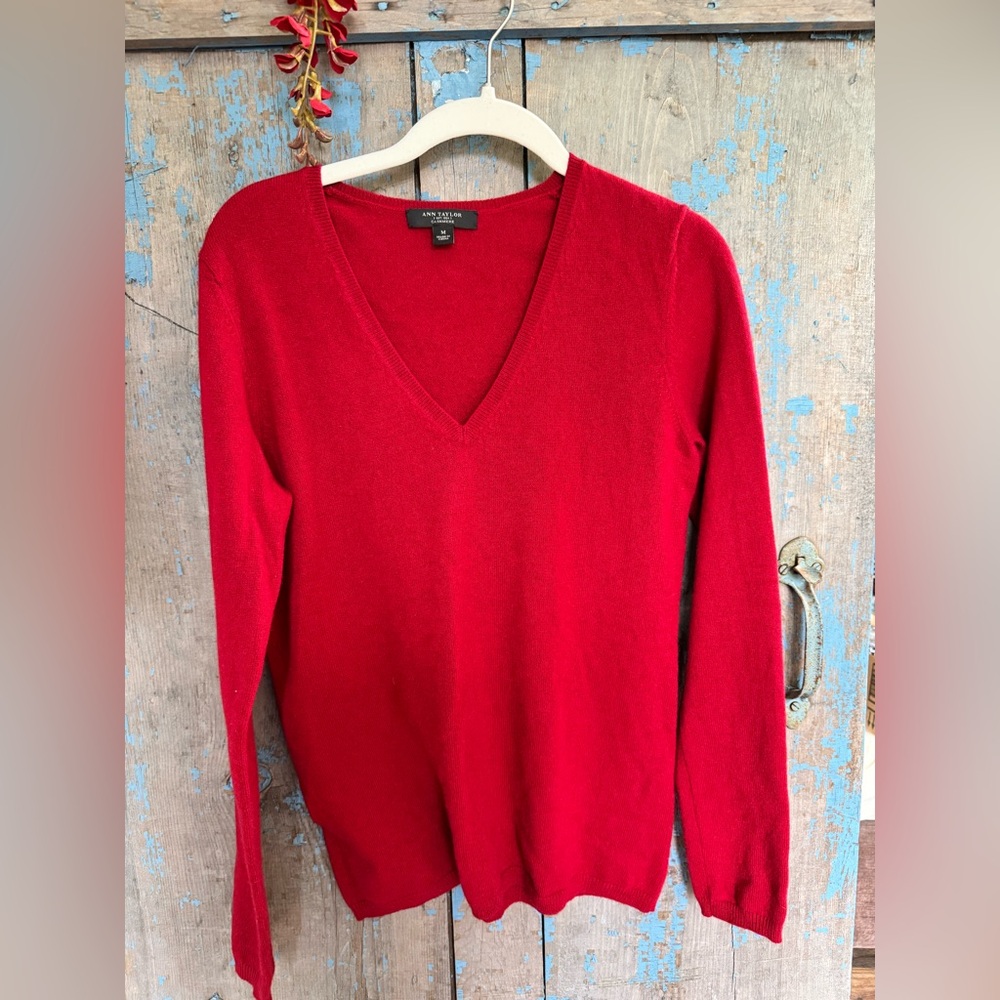 Ann Taylor Red 100% Cashmere V-Neck Sweater Women’s Med - Picture 2 of 10